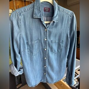 UNTUCKit Women’s Chambray Shirt